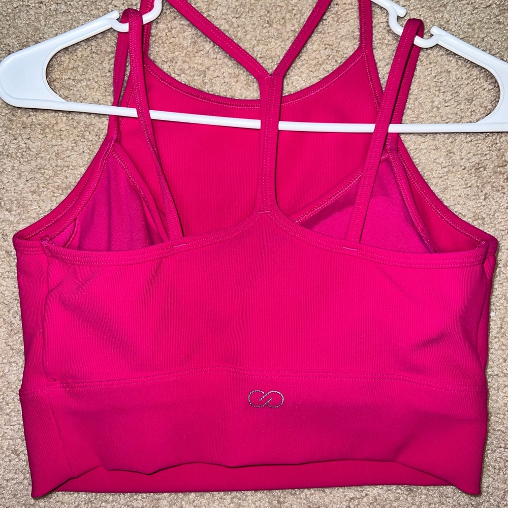 Workout top - Picture 2 of 4